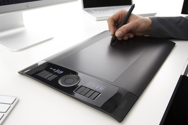 Intuos4 hand2